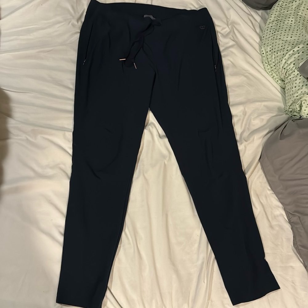 joggers with zipper pockets